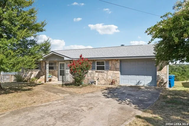 115 W Village Kerrville, TX 78028
