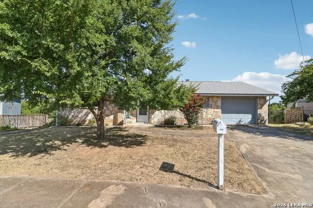 115 W Village Kerrville, TX 78028
