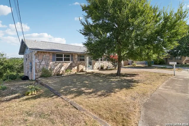 115 W Village Kerrville, TX 78028