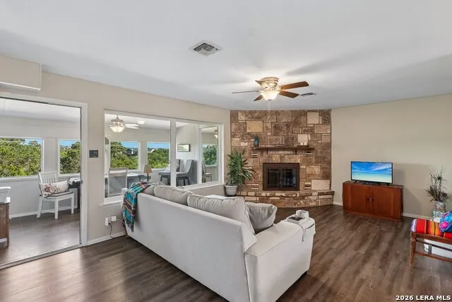 115 W Village Kerrville, TX 78028