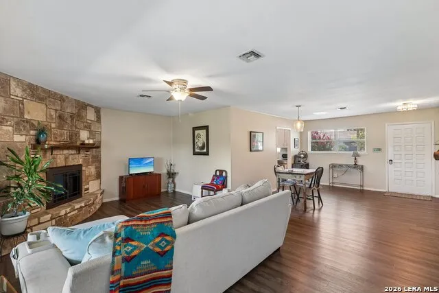 115 W Village Kerrville, TX 78028