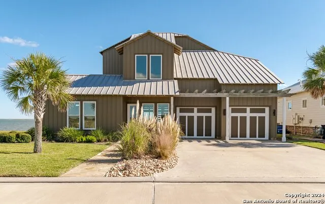 240 RESERVE LN Rockport, TX 78382