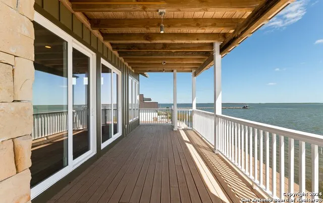240 RESERVE LN Rockport, TX 78382