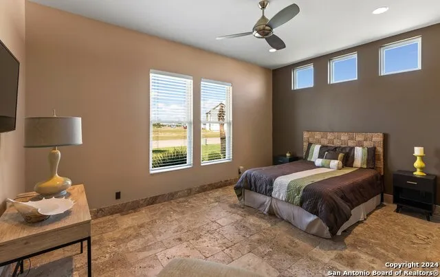 240 RESERVE LN Rockport, TX 78382