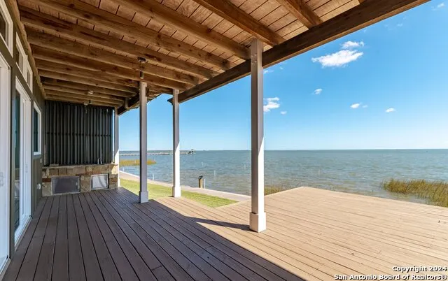 240 RESERVE LN Rockport, TX 78382