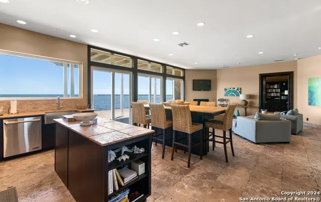 240 RESERVE LN Rockport, TX 78382