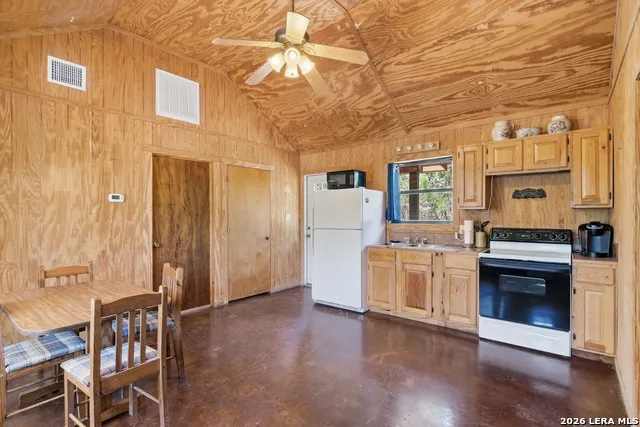 1399 RIVER RD Concan, TX 78838