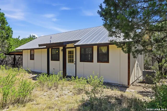 1399 RIVER RD Concan, TX 78838