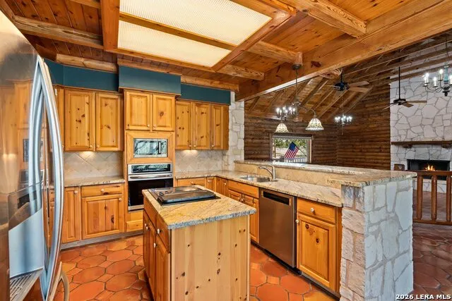 513 River View Dr. Bandera, TX 78003
