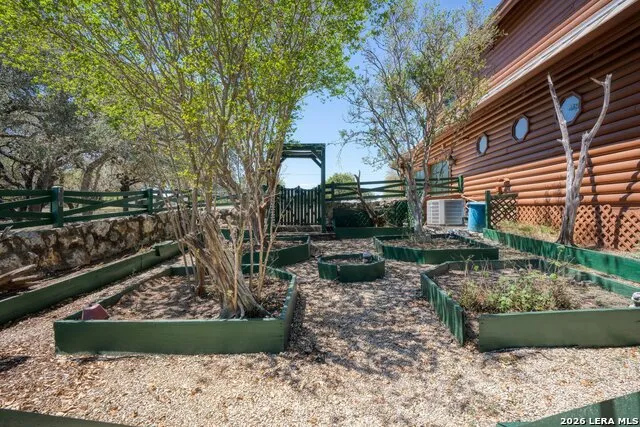 513 River View Dr. Bandera, TX 78003