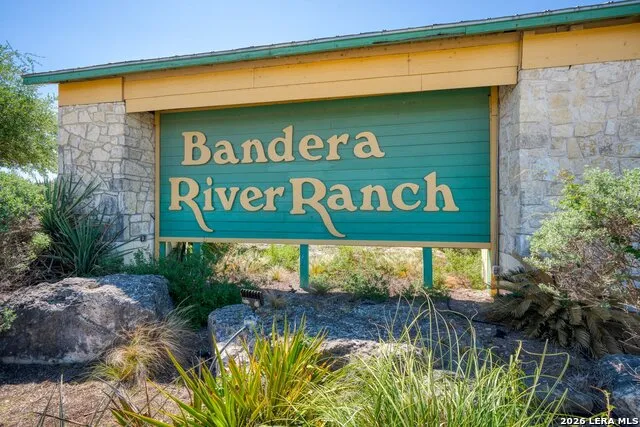 513 River View Dr. Bandera, TX 78003