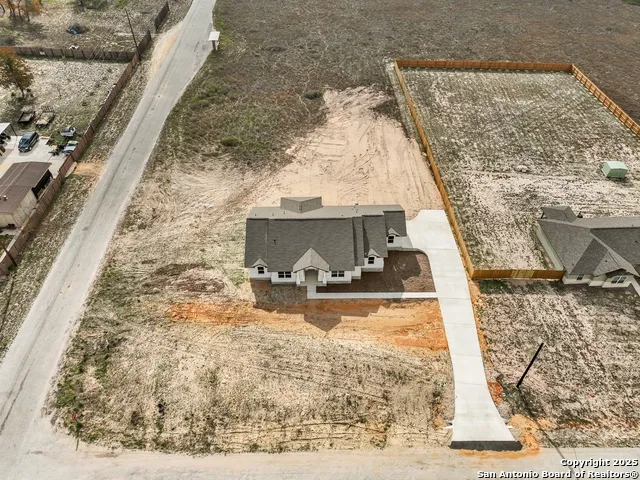 70 Log Cabin Way Poteet, TX 78065