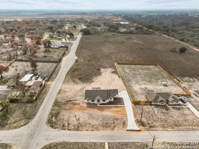 70 Log Cabin Way Poteet, TX 78065