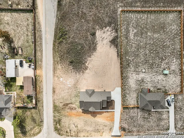 70 Log Cabin Way Poteet, TX 78065