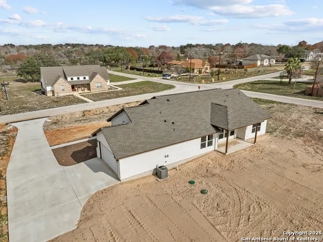 70 Log Cabin Way Poteet, TX 78065