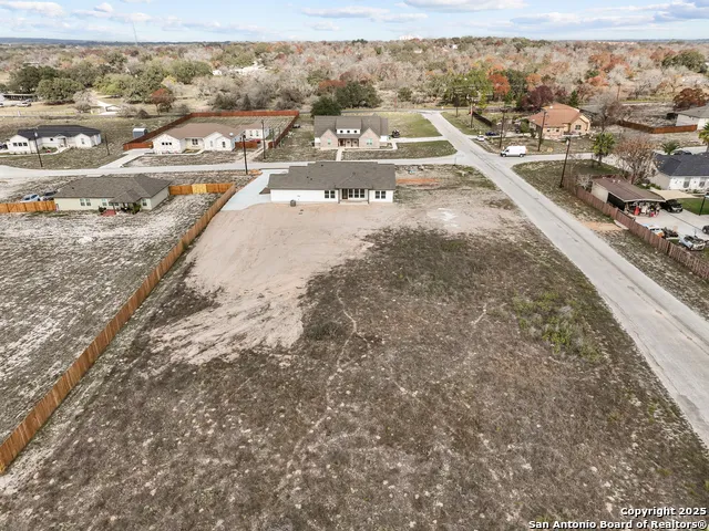 70 Log Cabin Way Poteet, TX 78065