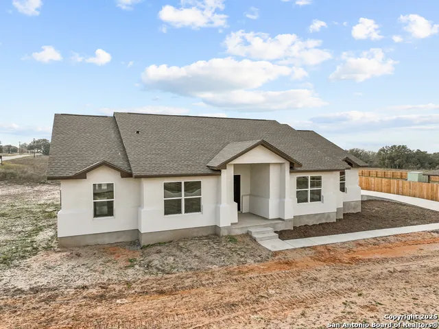 70 Log Cabin Way Poteet, TX 78065