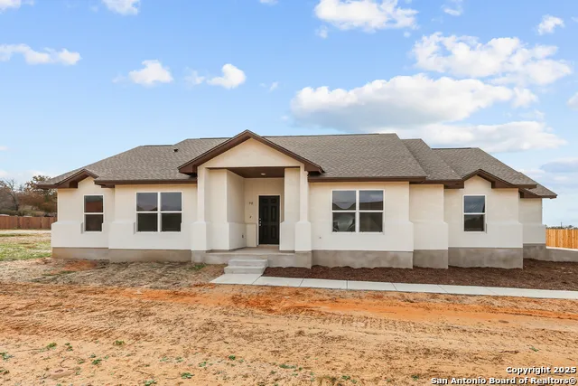 70 Log Cabin Way Poteet, TX 78065