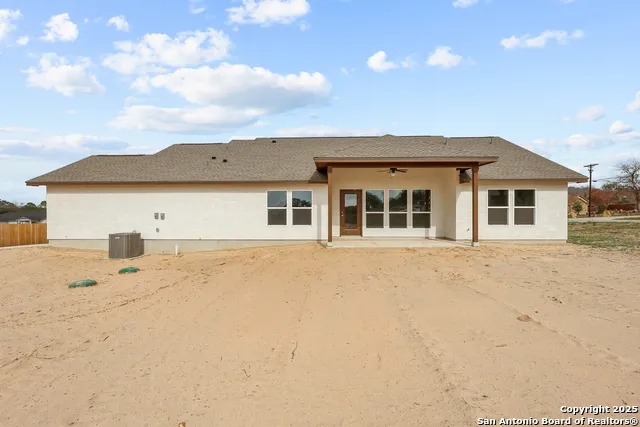 70 Log Cabin Way Poteet, TX 78065