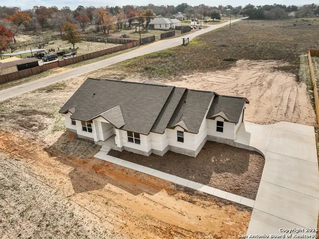 70 Log Cabin Way Poteet, TX 78065