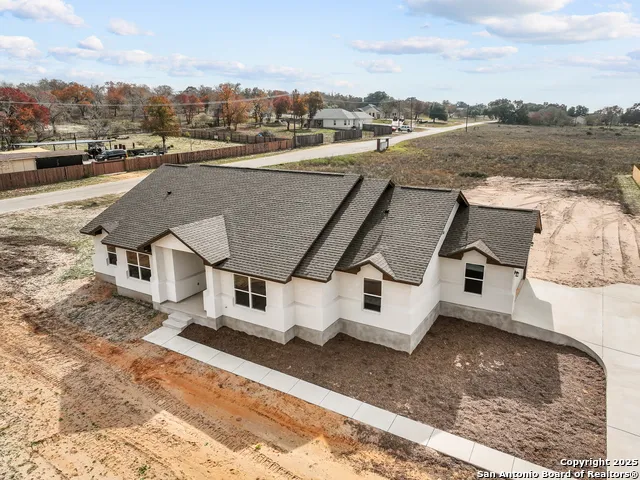 70 Log Cabin Way Poteet, TX 78065