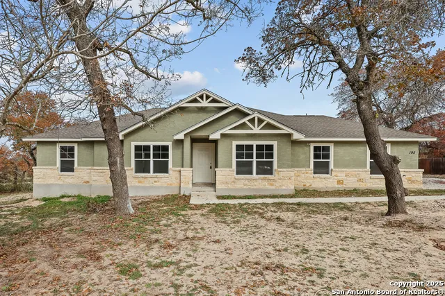 195 Log Cabin Poteet, TX 78065