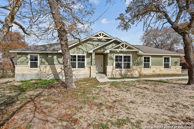 195 Log Cabin Poteet, TX 78065