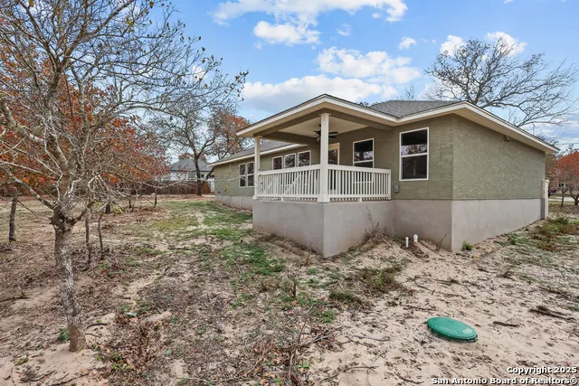 195 Log Cabin Poteet, TX 78065