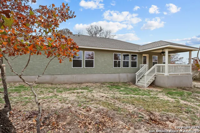 195 Log Cabin Poteet, TX 78065