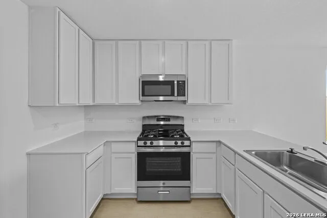 13047 Lake Fryer St Hedwig, TX 78152