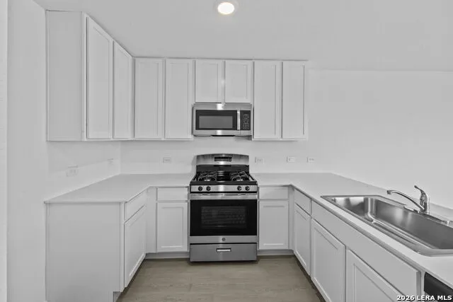 13039 Lake Fryer St Hedwig, TX 78152