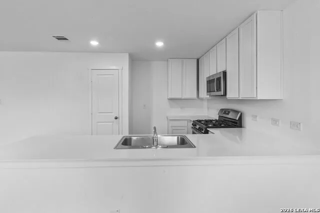 12903 Kathleen St St Hedwig, TX 78152