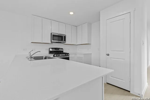 12811 Kathleen St St Hedwig, TX 78152