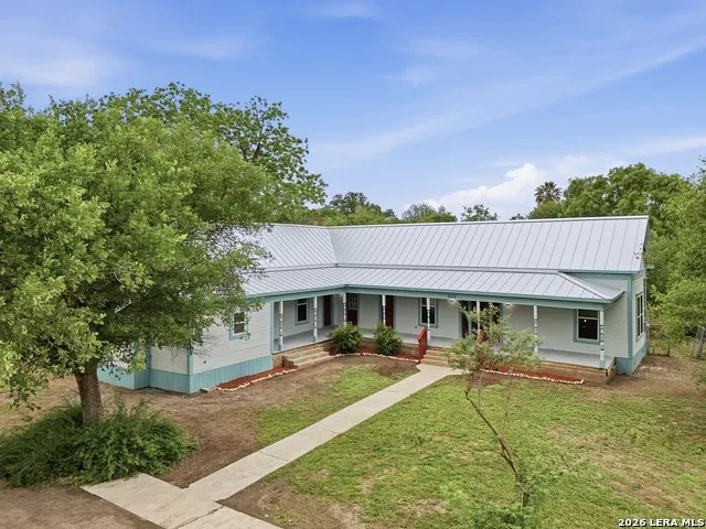 309 E Houston Street Knippa, TX 78870