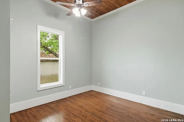 309 E Houston Street Knippa, TX 78870