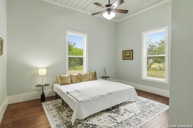 309 E Houston Street Knippa, TX 78870