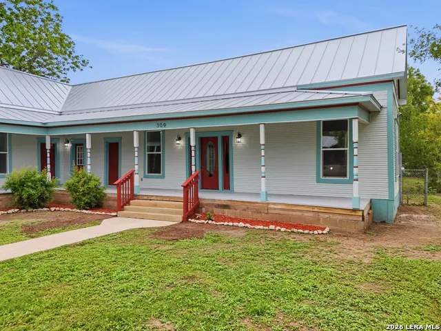 309 E Houston Street Knippa, TX 78870