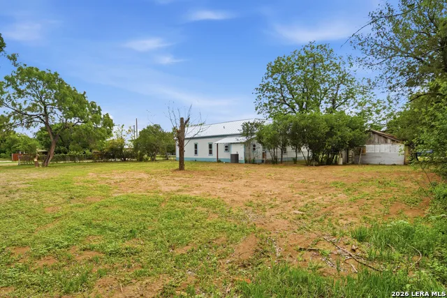 309 E Houston Street Knippa, TX 78870