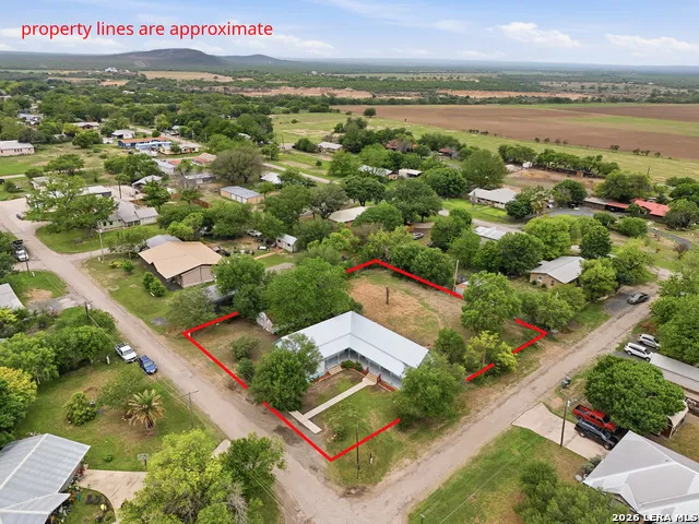 309 E Houston Street Knippa, TX 78870