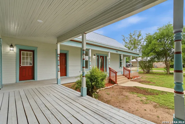 309 E Houston Street Knippa, TX 78870