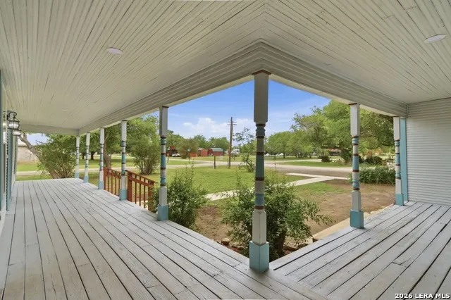 309 E Houston Street Knippa, TX 78870