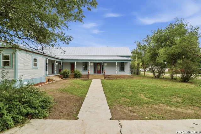 309 E Houston Street Knippa, TX 78870