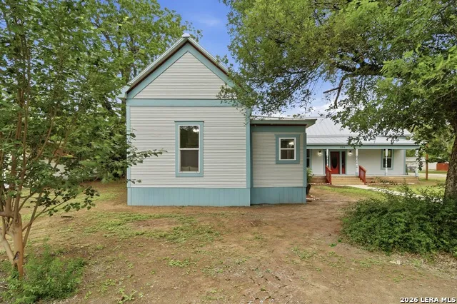 309 E Houston Street Knippa, TX 78870
