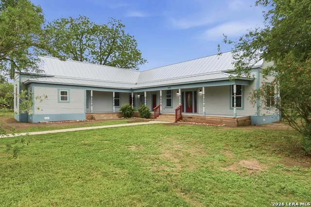 309 E Houston Street Knippa, TX 78870