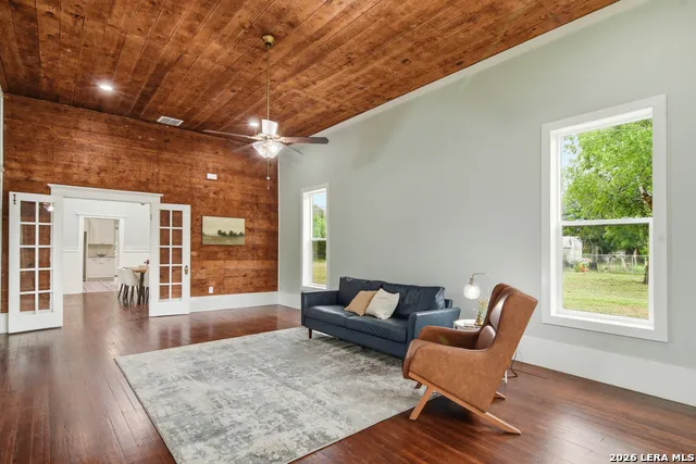 309 E Houston Street Knippa, TX 78870