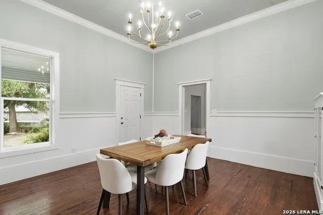 309 E Houston Street Knippa, TX 78870