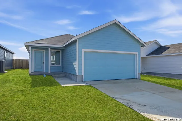 3837 Swift Fox Rd Marion, TX 78130
