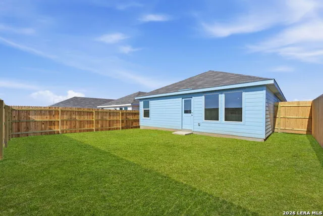 3837 Swift Fox Rd Marion, TX 78130