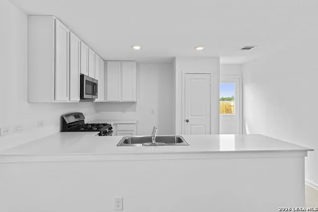 12731 Kathleen St St Hedwig, TX 78152