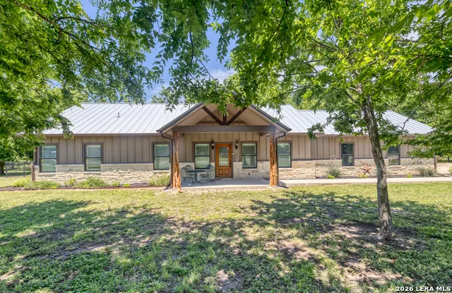 863 Flatrock Circle Leakey, TX 78873